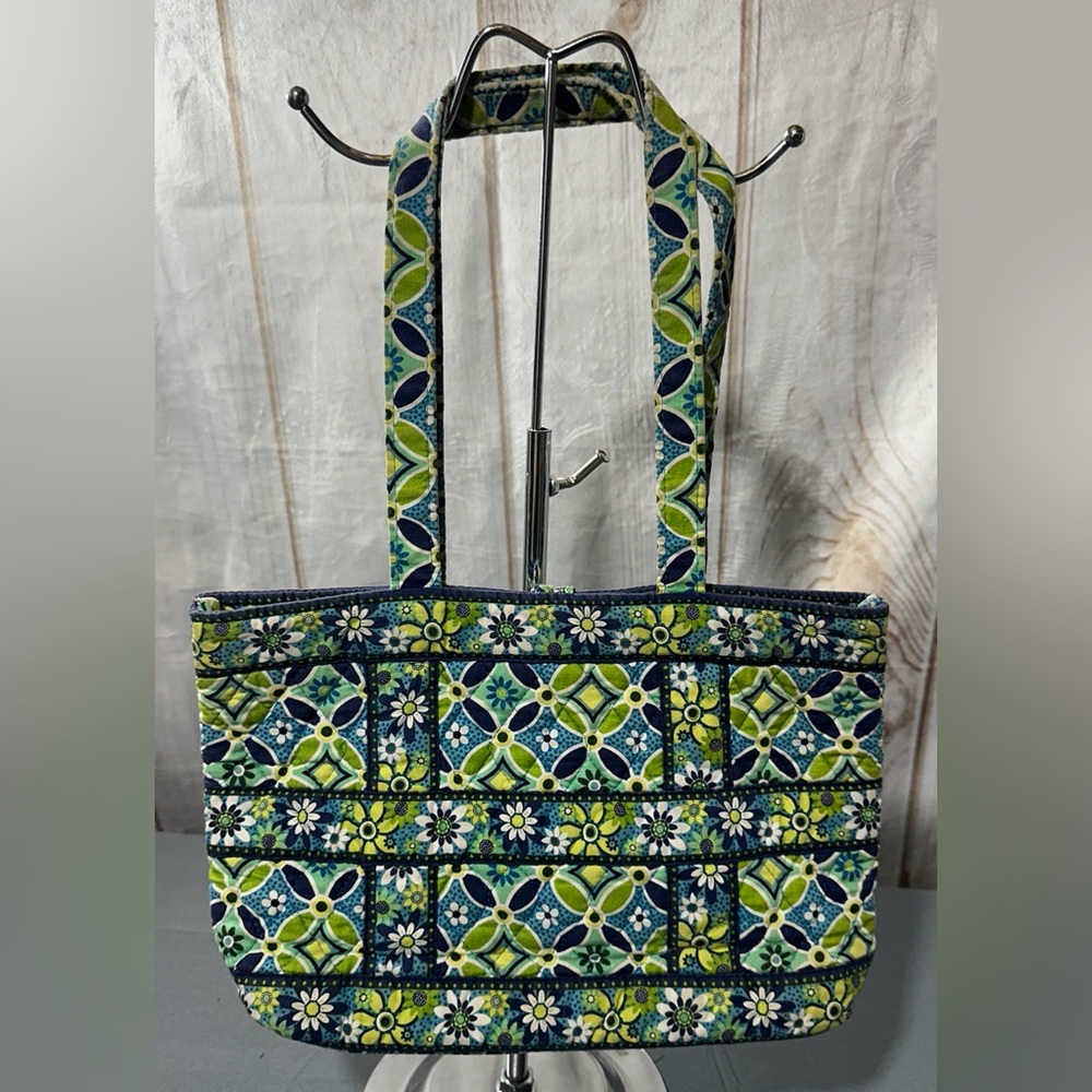 Vera Bradley “Tic Tac Tote” bag in retired 
“Daisy Daisy” pattern